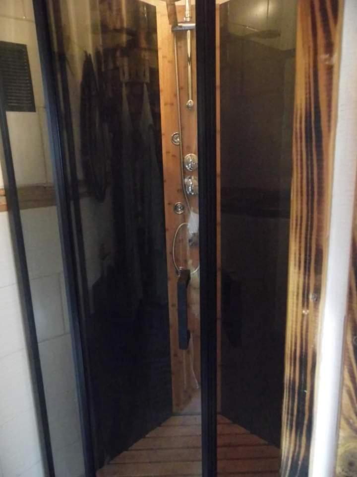L'Histoire De L'Ouest , Jacuzzi Appartement Dole Exterior photo